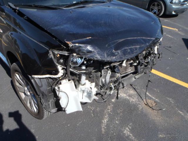 2008 Mitsubishi Outlander Megacab SLT, Hemi, Nerf Bars