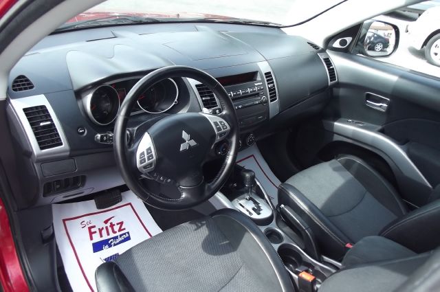 2009 Mitsubishi Outlander Megacab SLT, Hemi, Nerf Bars