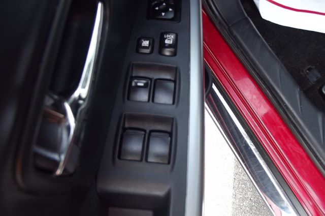 2009 Mitsubishi Outlander Megacab SLT, Hemi, Nerf Bars