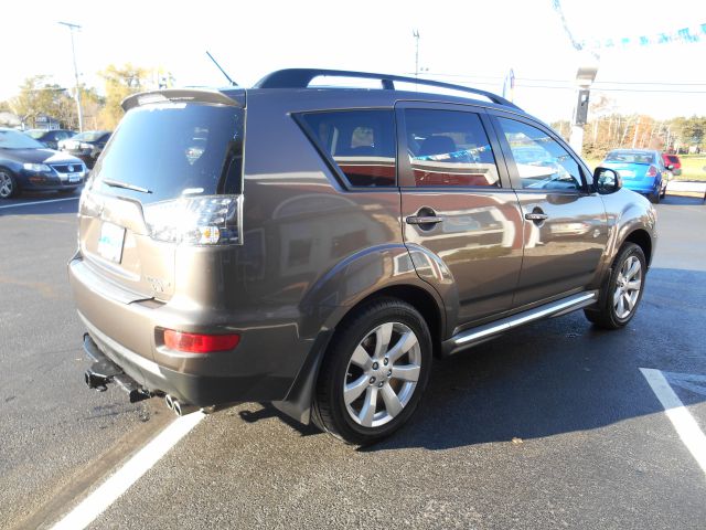 2010 Mitsubishi Outlander EX-L W/ DVD System