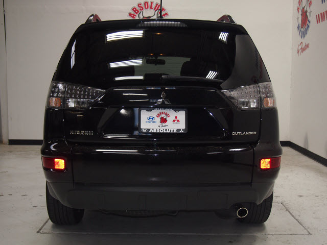2011 Mitsubishi Outlander 40TH Anniversary Package