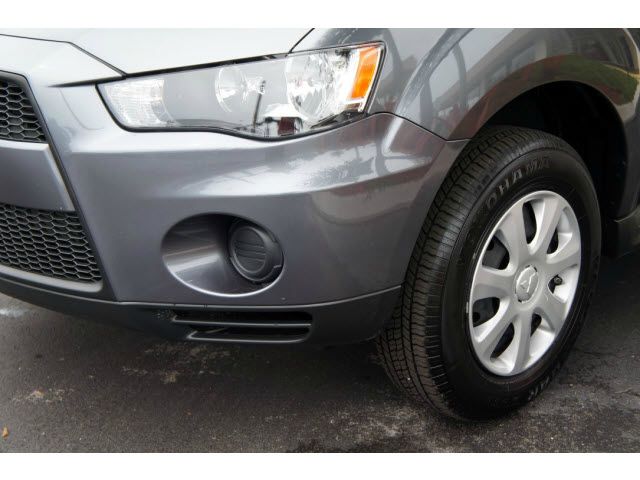 2012 Mitsubishi Outlander Megacab SLT, Hemi, Nerf Bars