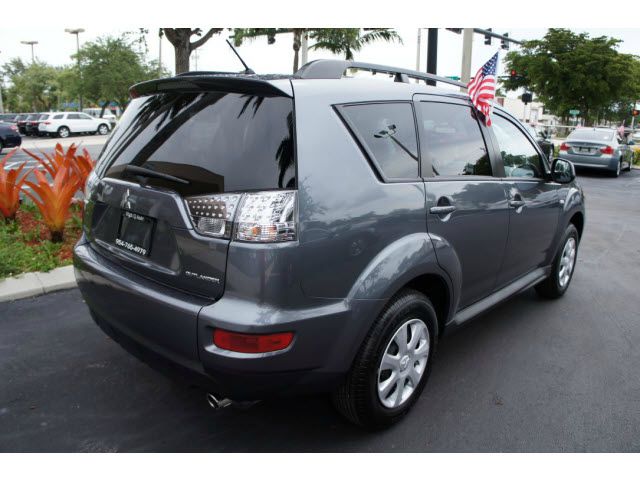 2012 Mitsubishi Outlander Megacab SLT, Hemi, Nerf Bars