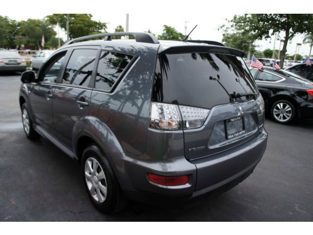 2012 Mitsubishi Outlander Megacab SLT, Hemi, Nerf Bars