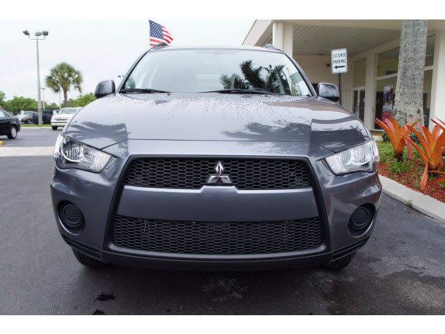 2012 Mitsubishi Outlander Megacab SLT, Hemi, Nerf Bars