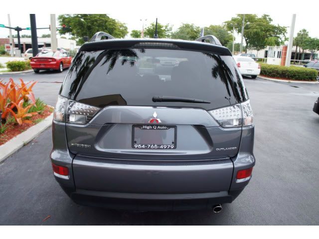 2012 Mitsubishi Outlander Megacab SLT, Hemi, Nerf Bars