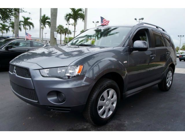 2012 Mitsubishi Outlander Megacab SLT, Hemi, Nerf Bars