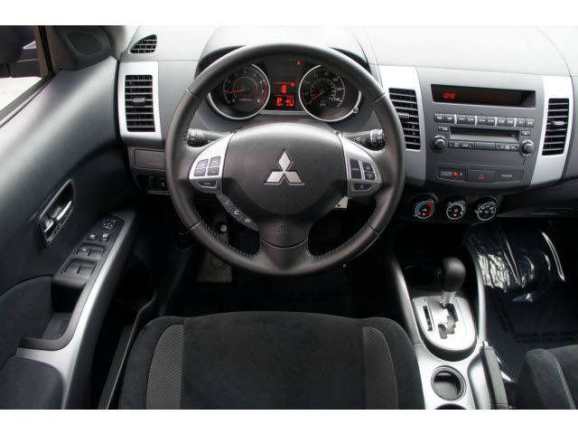 2012 Mitsubishi Outlander Megacab SLT, Hemi, Nerf Bars