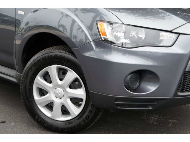 2012 Mitsubishi Outlander Megacab SLT, Hemi, Nerf Bars