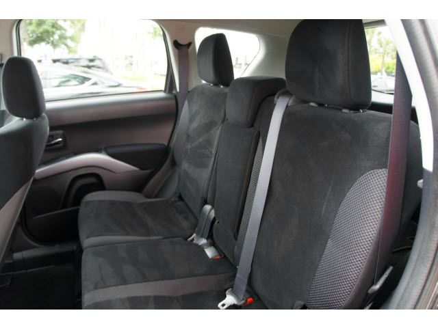 2012 Mitsubishi Outlander Megacab SLT, Hemi, Nerf Bars