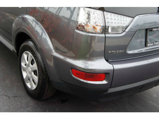 2012 Mitsubishi Outlander Megacab SLT, Hemi, Nerf Bars