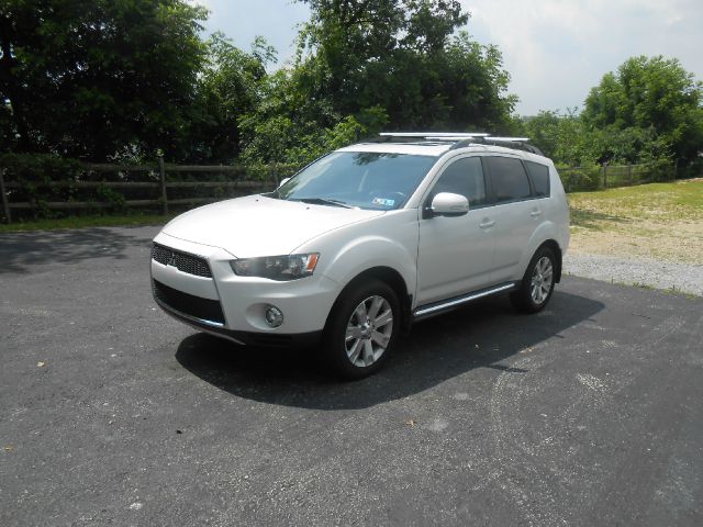 2013 Mitsubishi Outlander AWD Van