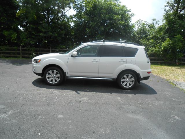 2013 Mitsubishi Outlander AWD Van