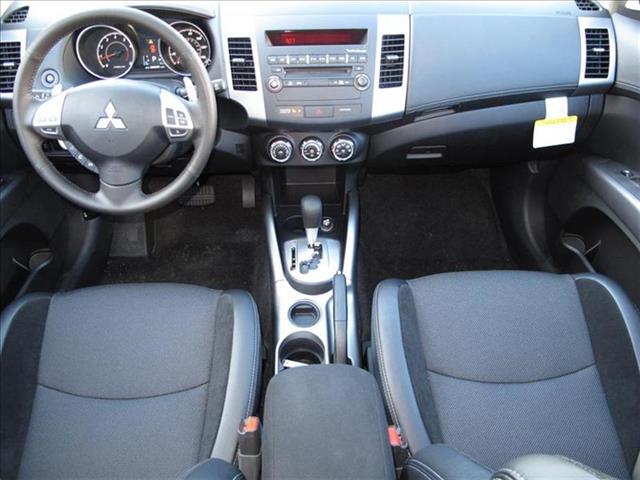 2013 Mitsubishi Outlander 2WD 15