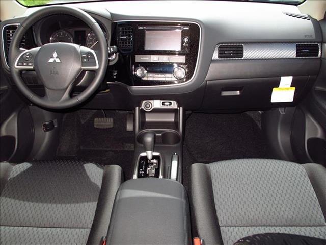 2014 Mitsubishi Outlander 2WD 15