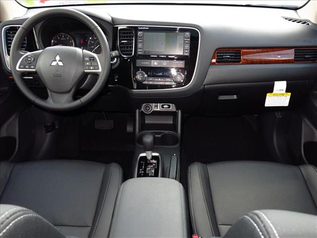 2014 Mitsubishi Outlander 2WD 15