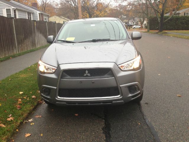2011 Mitsubishi Outlander Sport Megacab SLT, Hemi, Nerf Bars