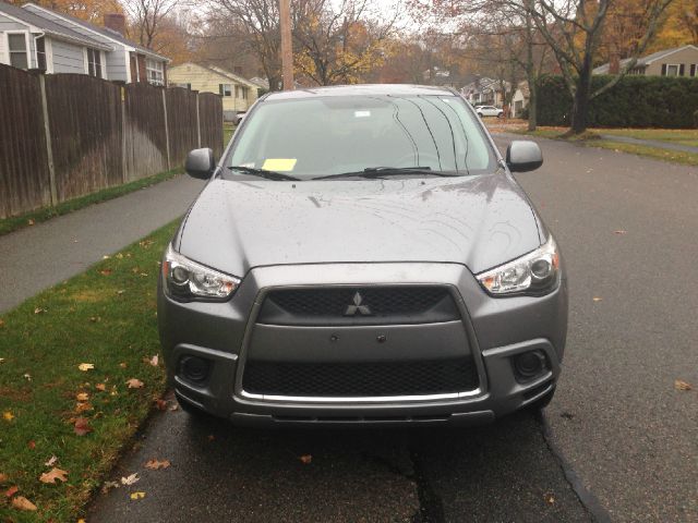 2011 Mitsubishi Outlander Sport Megacab SLT, Hemi, Nerf Bars