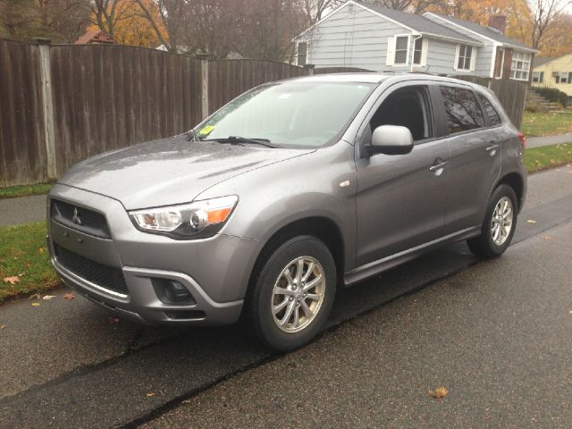 2011 Mitsubishi Outlander Sport Megacab SLT, Hemi, Nerf Bars