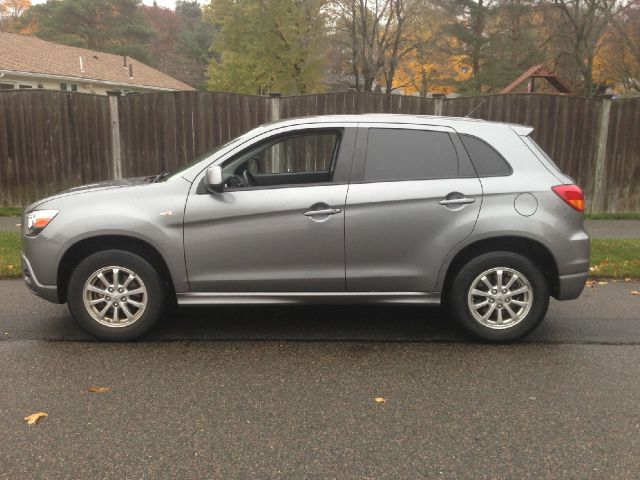 2011 Mitsubishi Outlander Sport Megacab SLT, Hemi, Nerf Bars
