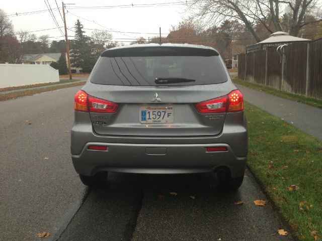 2011 Mitsubishi Outlander Sport Megacab SLT, Hemi, Nerf Bars