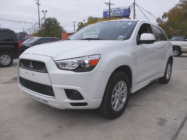 2011 Mitsubishi Outlander Sport Megacab SLT, Hemi, Nerf Bars