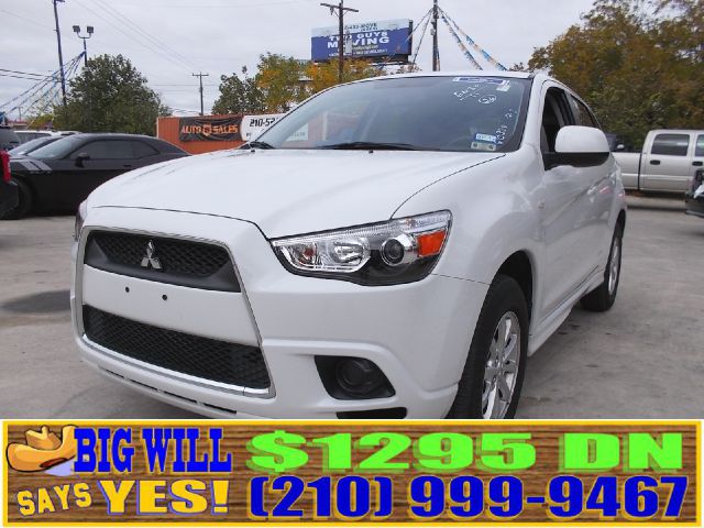 2011 Mitsubishi Outlander Sport Megacab SLT, Hemi, Nerf Bars