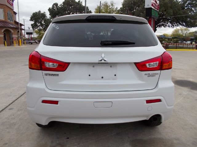 2011 Mitsubishi Outlander Sport Megacab SLT, Hemi, Nerf Bars