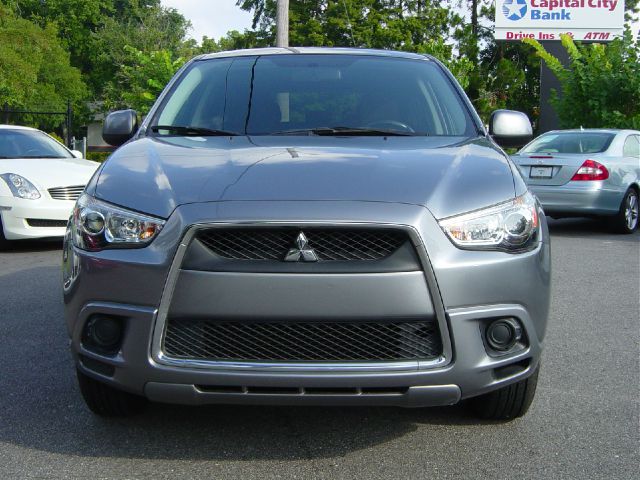 2011 Mitsubishi Outlander Sport Megacab SLT, Hemi, Nerf Bars