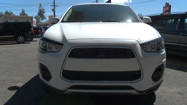 2013 Mitsubishi Outlander Sport Megacab SLT, Hemi, Nerf Bars