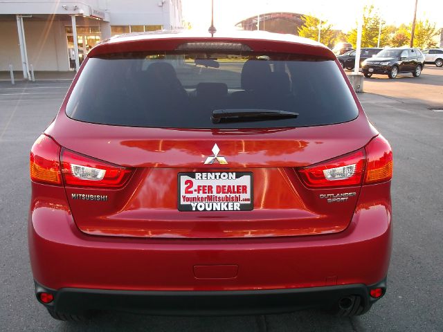 2014 Mitsubishi Outlander Sport Megacab SLT, Hemi, Nerf Bars