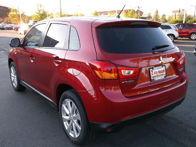 2014 Mitsubishi Outlander Sport Megacab SLT, Hemi, Nerf Bars
