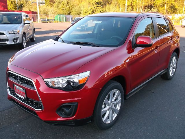 2014 Mitsubishi Outlander Sport Megacab SLT, Hemi, Nerf Bars