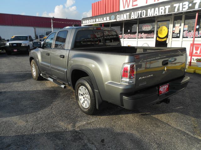 2006 Mitsubishi Raider 2010 Ford FX4