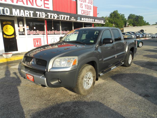 2006 Mitsubishi Raider 2010 Ford FX4