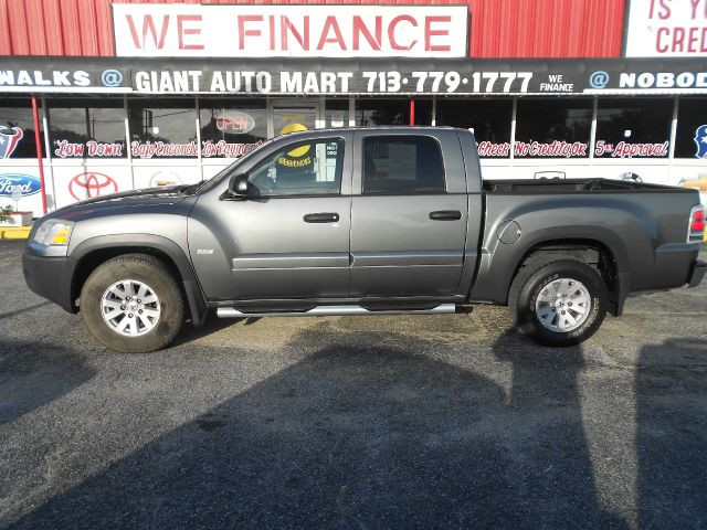 2006 Mitsubishi Raider 2010 Ford FX4