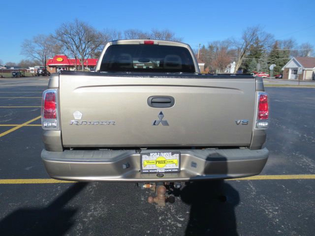 2006 Mitsubishi Raider Dual Rear Wheels