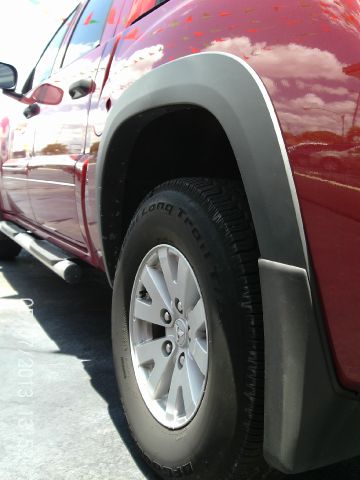 2006 Mitsubishi Raider 2010 Ford FX4