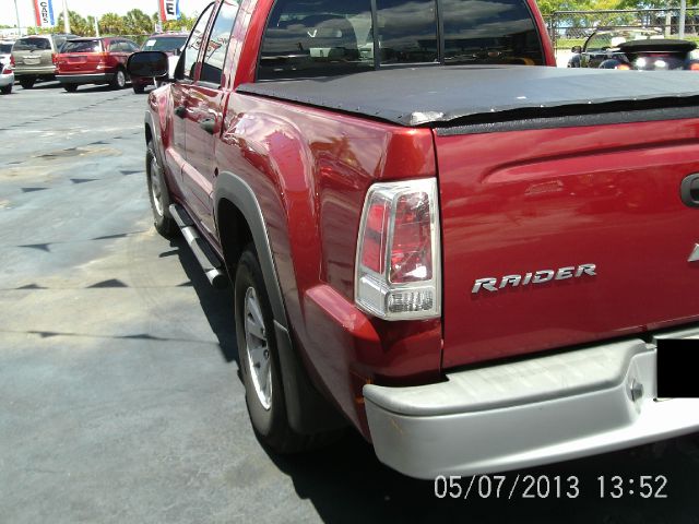 2006 Mitsubishi Raider 2010 Ford FX4