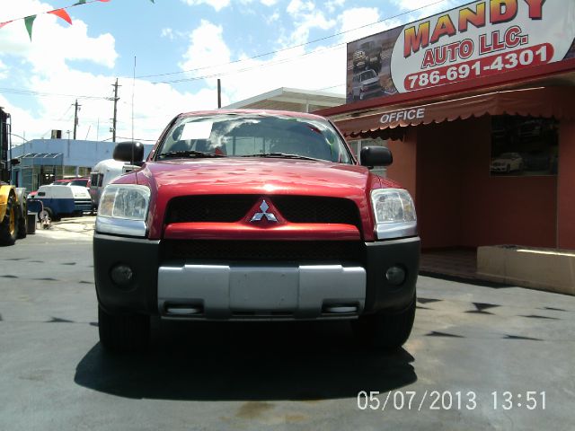 2006 Mitsubishi Raider 2010 Ford FX4