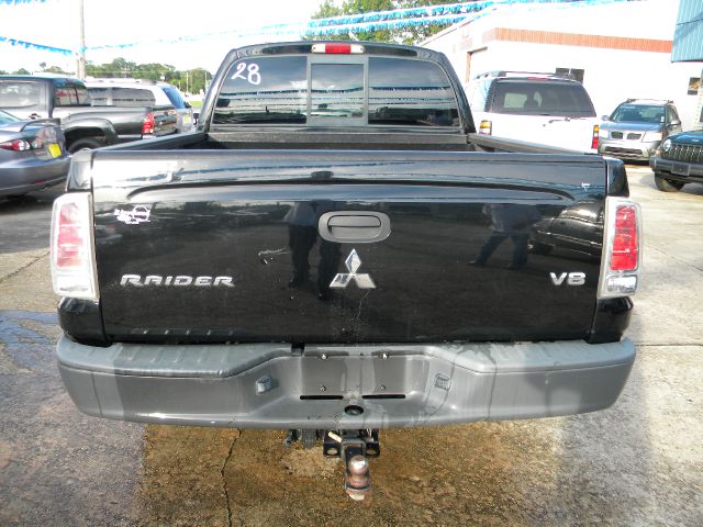 2006 Mitsubishi Raider Lariat 4 Wheel Drive