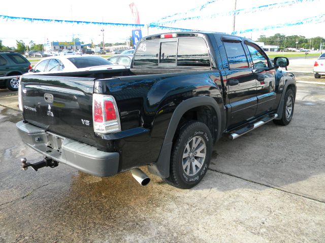 2006 Mitsubishi Raider Lariat 4 Wheel Drive
