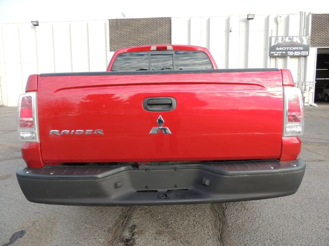 2006 Mitsubishi Raider 2010 Ford FX4