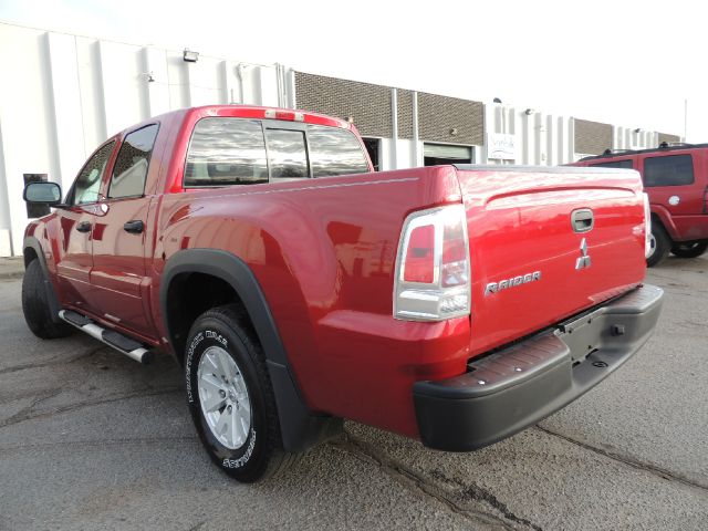 2006 Mitsubishi Raider 2010 Ford FX4