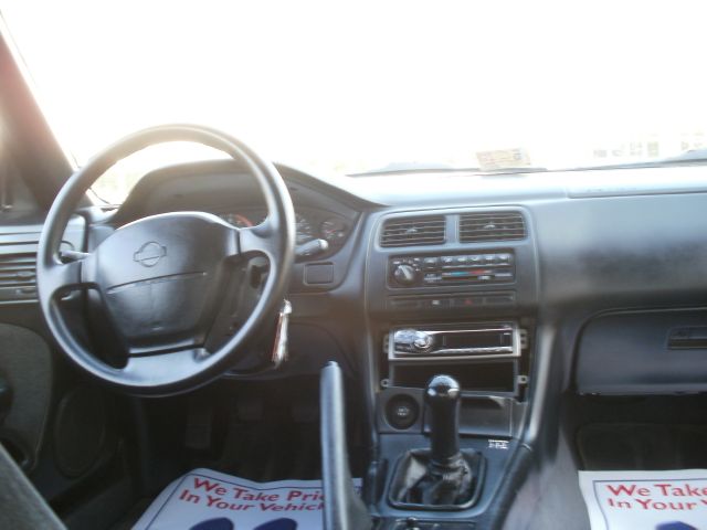 1996 Nissan 240SX 4dr Sdn SL Auto Sedan