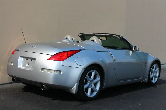 2004 Nissan 350Z 5DR 7-pass VAN I4 FWD