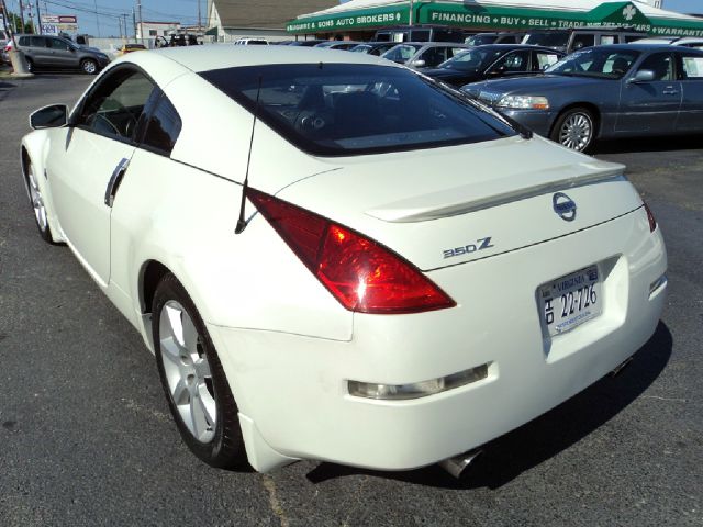 2004 Nissan 350Z 450H Sedan 4D