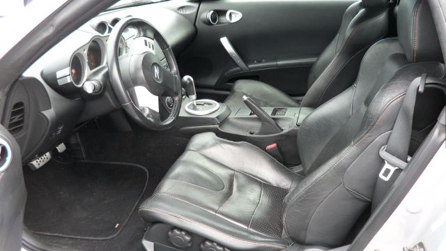 2004 Nissan 350Z 5dr 7-pass Van V6 LE FWD