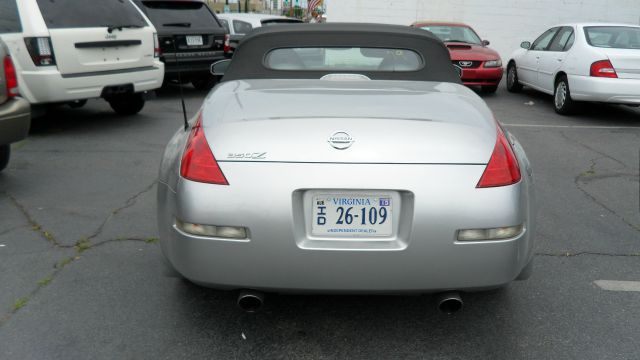 2004 Nissan 350Z 5dr 7-pass Van V6 LE FWD