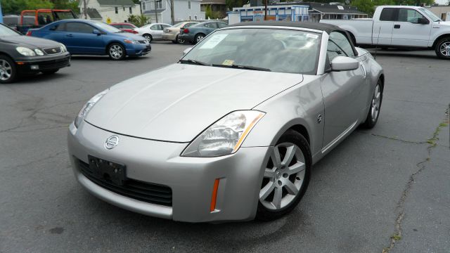 2004 Nissan 350Z 5dr 7-pass Van V6 LE FWD